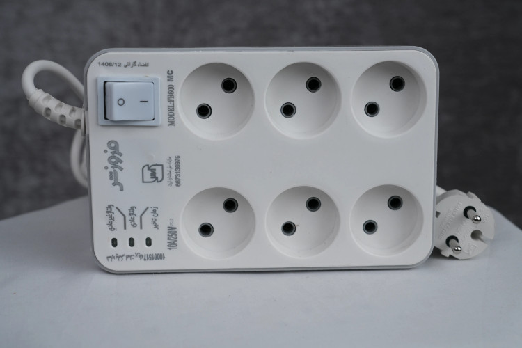 محافظ برق ۶ خانه کامپیوتر و صوتی تصویری فروزش مدل FR600 کابل ۲.۸ متری