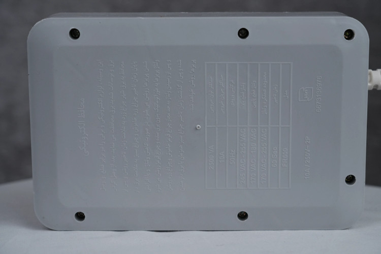محافظ برق ۶ خانه کامپیوتر و صوتی تصویری فروزش مدل FR600 کابل ۲.۸ متری
